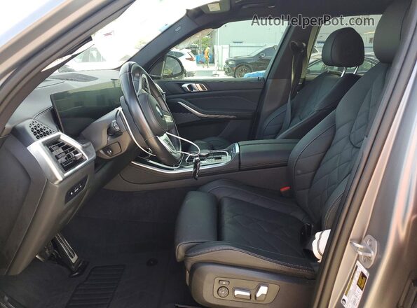 5UX13EU03S9W63000 2025 BMW X5 Серый Вид салона спереди