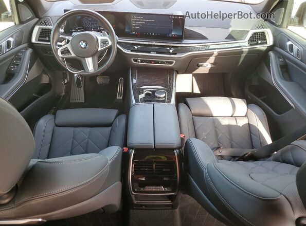 5UX13EU03S9W63000 2025 BMW X5 Серый Вид панели приборов