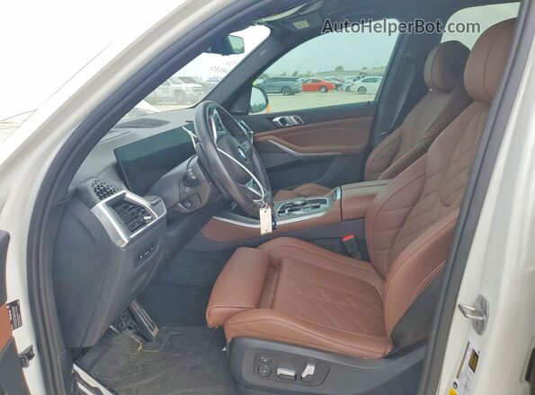 5UX13EU04R9S18694 2024 BMW X5 Белый Вид салона спереди