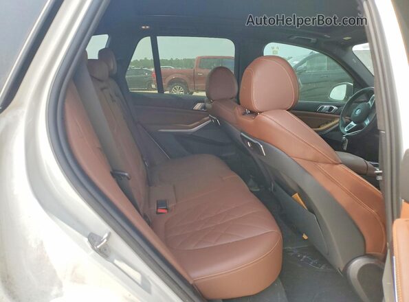 5UX13EU04R9S18694 2024 BMW X5 Белый Вид задней части салона