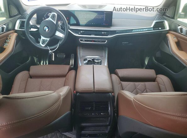 5UX13EU04R9S18694 2024 BMW X5 Белый Вид панели приборов