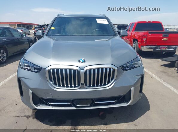 5UX13EU05S9Z57336 2025 BMW X5 Gray Widok zestawu wskaźników