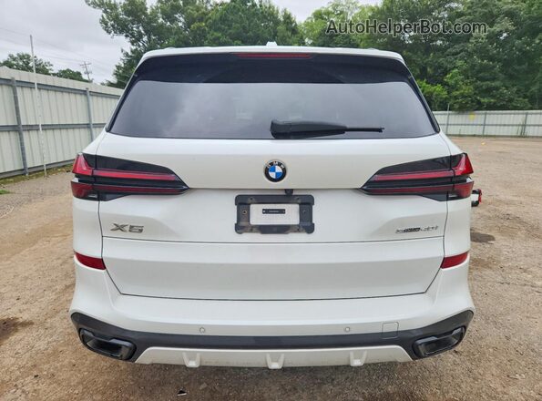 5UX13EU06R9U66221 2024 BMW X5 Белый Вид сзади