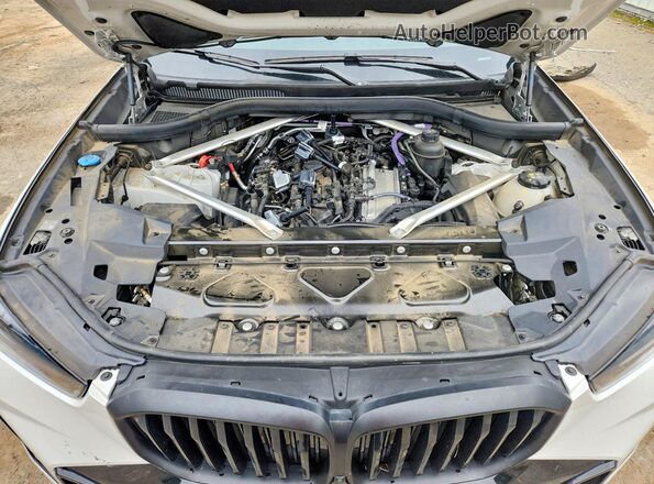 5UX13EU06R9U66221 2024 BMW X5 Белый Вид подкапотного пространства