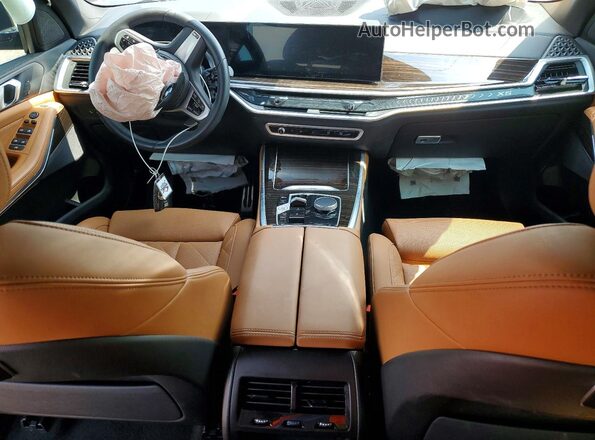 5UX13EU08S9Y64505 2025 BMW X5 Green Dashboard view