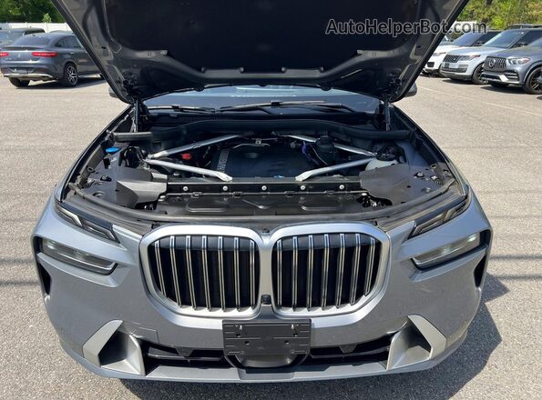 5UX23EM00R9S52720 2024 BMW X7 Gray Widok deski rozdzielczej