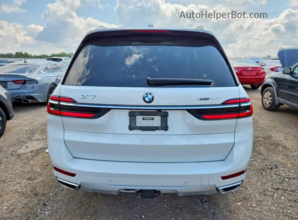 5UX23EM01P9N67636 2023 BMW X7 Белый Вид сзади