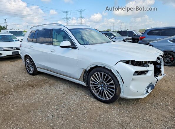 5UX23EM01P9N67636 2023 BMW X7 Белый Передняя правая четверть