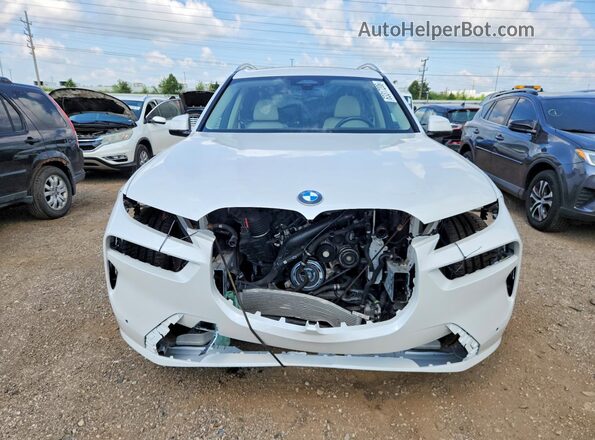 5UX23EM01P9N67636 2023 BMW X7 Белый Вид спереди