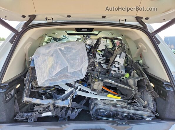 5UX23EM01P9N67636 2023 BMW X7 Белый Вид подкапотного пространства
