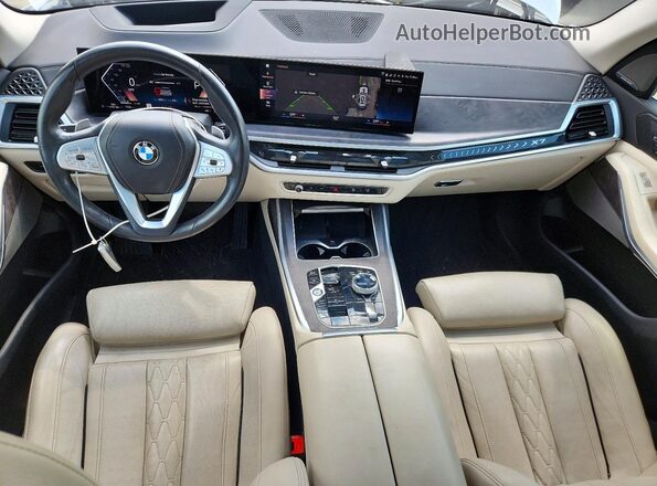 5UX23EM01P9N67636 2023 BMW X7 Белый Вид панели приборов