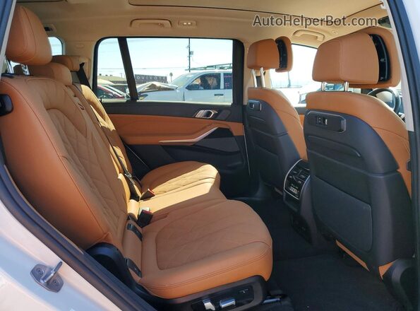 5UX23EM01R9T68413 2024 BMW X7 Белый Вид задней части салона