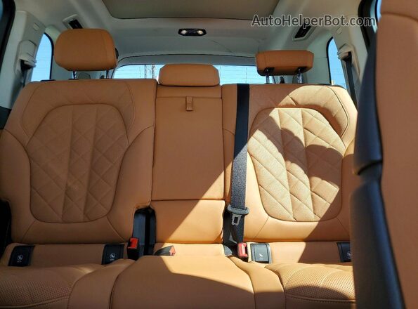 5UX23EM01R9T68413 2024 BMW X7 Белый Вид задних сидений