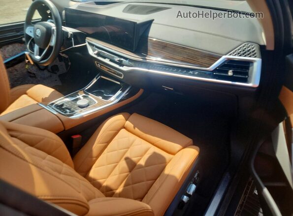 5UX23EM01T9039363 2026 BMW X7 Gray Vista del salpicadero