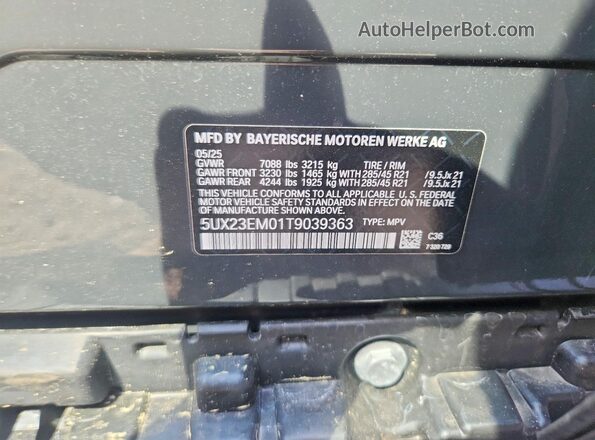 5UX23EM01T9039363 2026 BMW X7 Gray Vista de la etiqueta del VIN