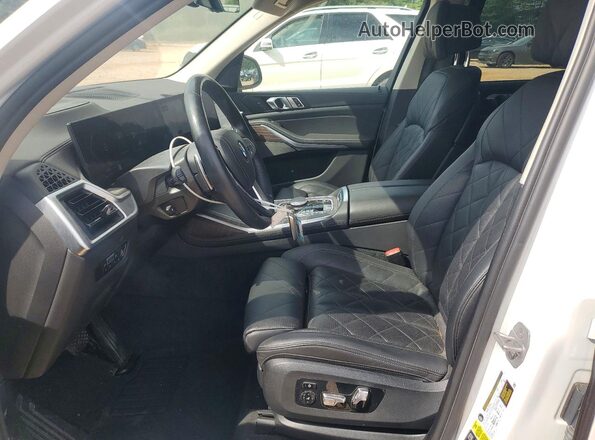 5UX23EM02P9N95347 2023 BMW X7 White Вид салону спереду