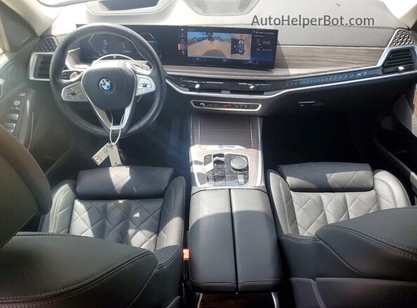 5UX23EM02P9N95347 2023 BMW X7 White Вид панелі приладів
