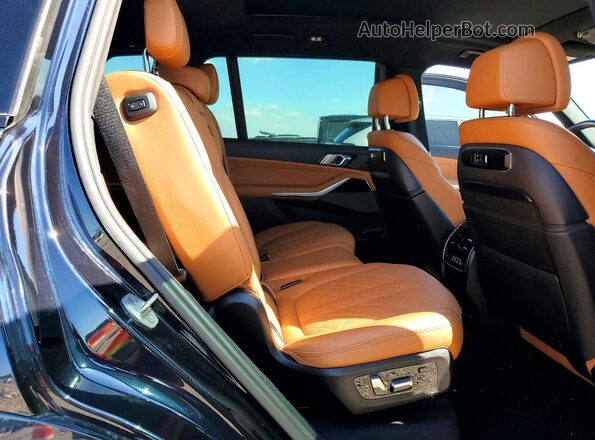 5UX23EM02P9P36482 2023 BMW X7 Black უკანა სავარძლების ხედი