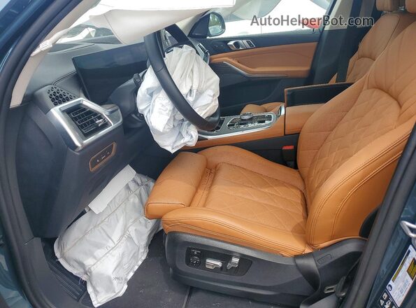 5UX23EM02S9Z31149 2025 BMW X7 Turquoise Вид салону спереду
