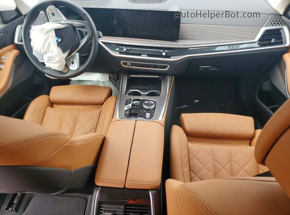 5UX23EM02S9Z31149 2025 BMW X7 Turquoise Вид панелі приладів