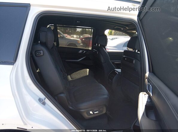 5UX23EM02V9487159 2027 BMW X7 White Widok naklejki z numerem VIN
