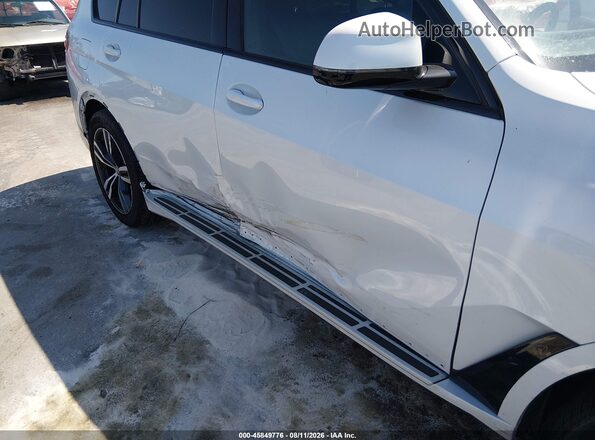 5UX23EM02V9487159 2027 BMW X7 White Widok z przodu