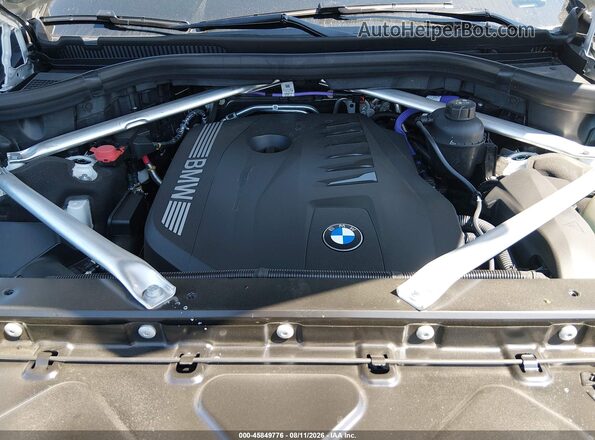 5UX23EM02V9487159 2027 BMW X7 White Widok z tyłu