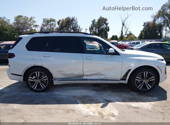 5UX23EM02V9487159 2027 BMW X7 White Widok wnętrza z tyłu