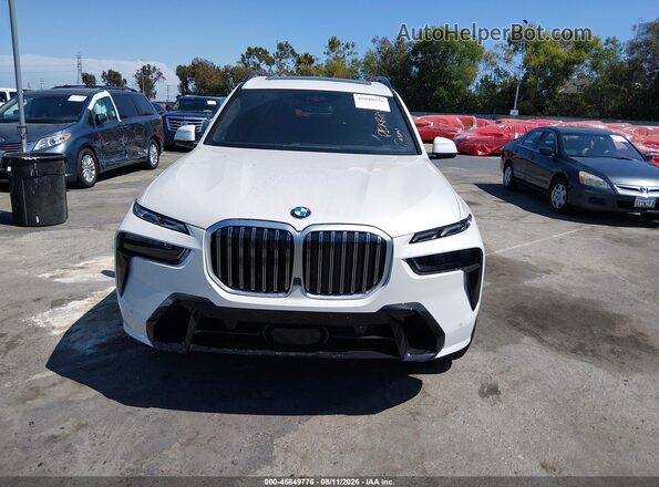 5UX23EM02V9487159 2027 BMW X7 White ხელსაწყოთა პანელის ხედი
