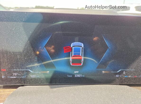5UX23EM03S9X64946 2025 BMW X7 Silver Instrument cluster view