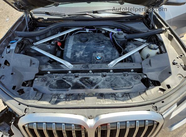 5UX23EM03S9X64946 2025 BMW X7 Silver Engine compartment view