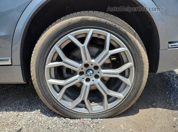 5UX23EM03S9X64946 2025 BMW X7 Silver 