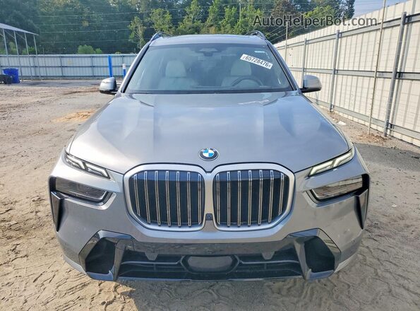 5UX23EM04P9R40684 2023 BMW X7 Gray Widok z przodu