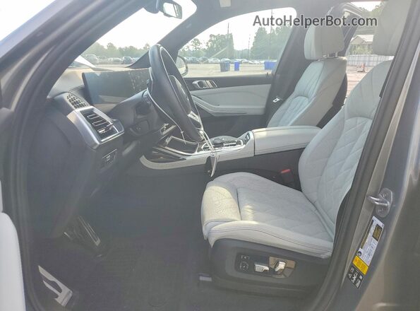 5UX23EM04P9R40684 2023 BMW X7 Gray Widok wnętrza z przodu