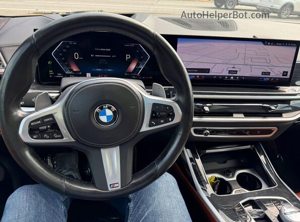 5UX23EM04R9U41824 2024 BMW X7 Blue Front interior view