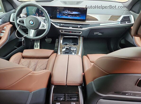 5UX23EM04R9V25108 2024 BMW X7 Синий Вид панели приборов