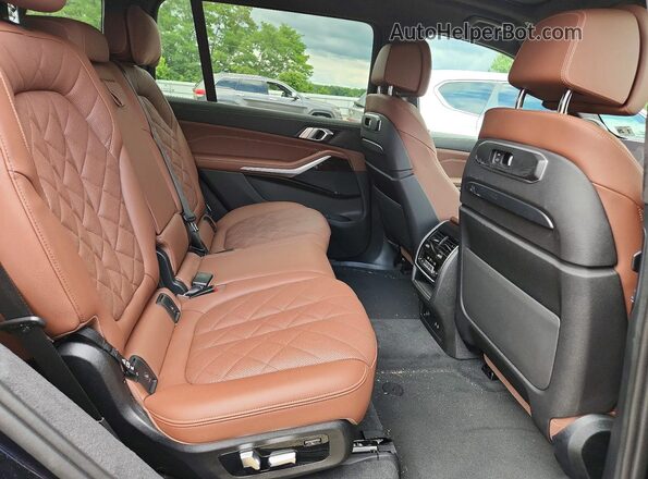 5UX23EM04R9V25108 2024 BMW X7 Синий Вид задней части салона