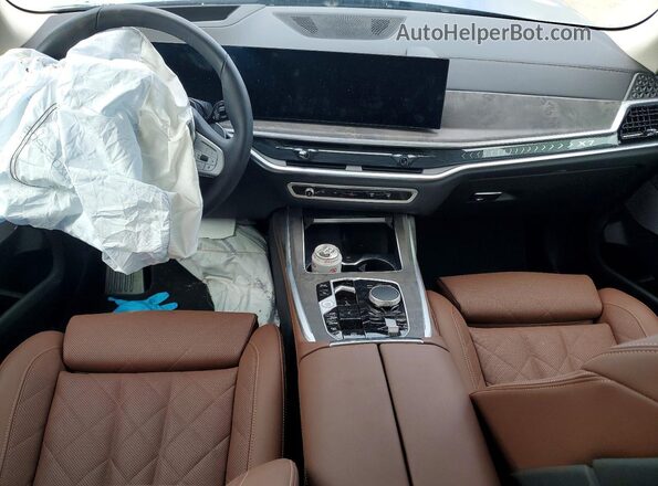 5UX23EM04T9186860 2026 BMW X7 Black Widok deski rozdzielczej
