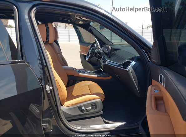 5UX23EM05R9U47888 2024 BMW X7 Black Вид салону спереду