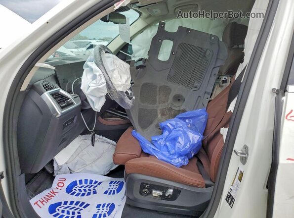 5UX23EM05S9000080 2025 BMW X7 Белый Вид салона спереди