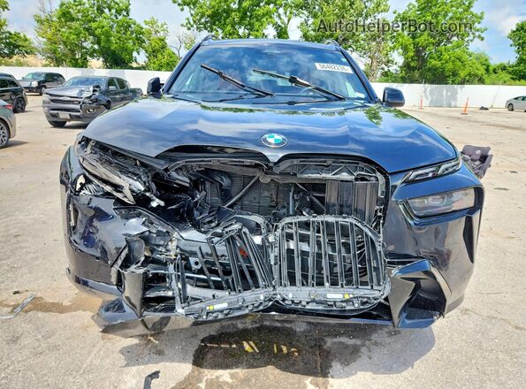5UX23EM05S9W78392 2025 BMW X7 Black Widok z przodu