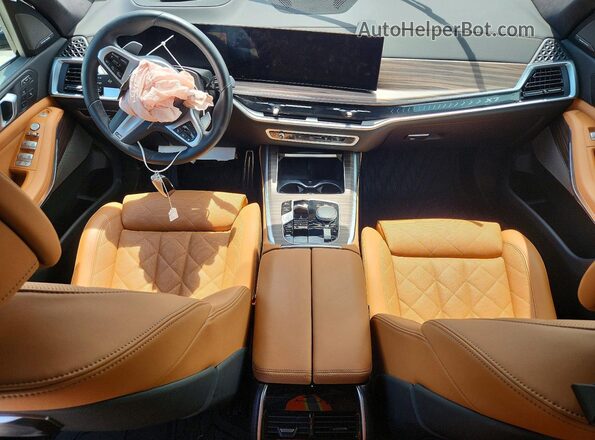 5UX23EM05S9W78392 2025 BMW X7 Black Widok deski rozdzielczej