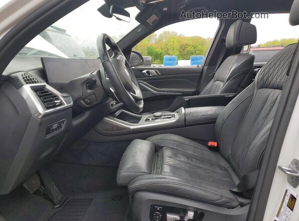 5UX23EM06P9R58099 2023 BMW X7 White Front interior view