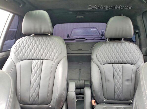 5UX23EM06P9R58099 2023 BMW X7 White Rear seats view