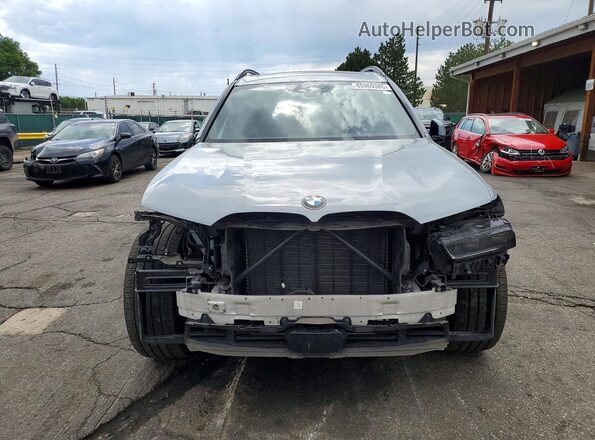 5UX23EM07P9N62750 2023 BMW X7 Gray Widok z przodu