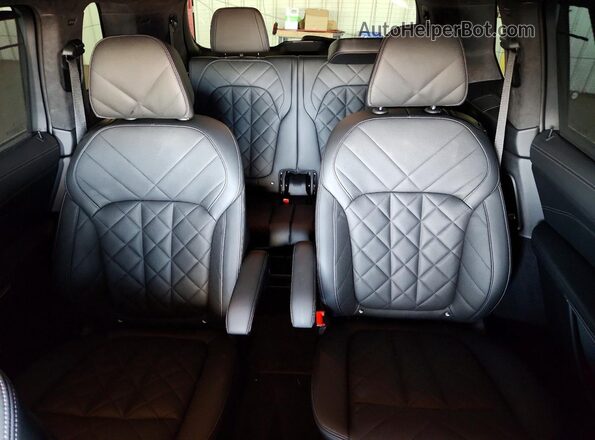 5UX23EM07P9P99996 2023 BMW X7 Black Widok tylnych siedzeń
