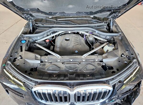 5UX23EM07P9P99996 2023 BMW X7 Black Widok komory silnika