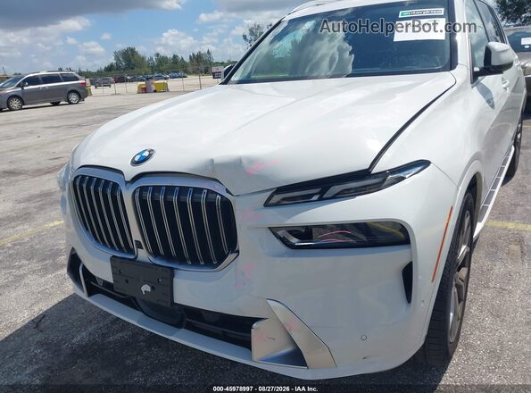 5UX23EM08T9076216 2026 BMW X7 White Դիմացի տեսք