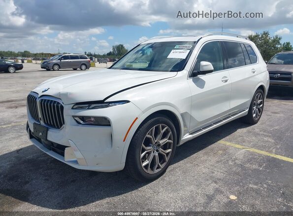 5UX23EM08T9076216 2026 BMW X7 White Առջևի ձախ երեք քառորդ տեսարան