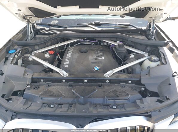 5UX23EM08T9076216 2026 BMW X7 White Հետևի տեսք